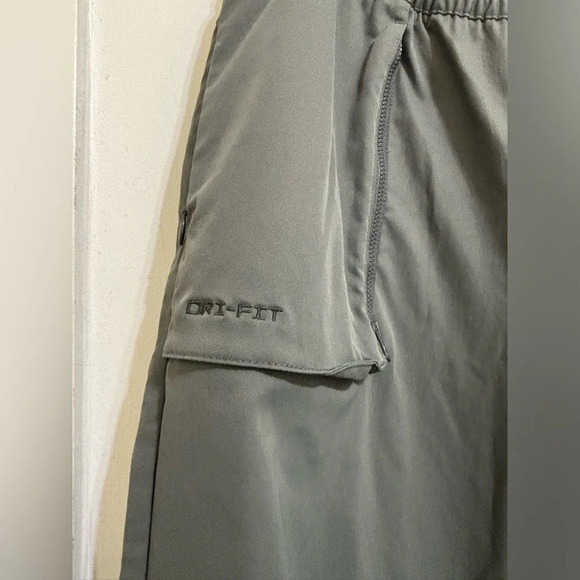 Nike Sportswear Dri-FIT Tech Pack Women's Mid-Rise Woven Pants size small petite - Picture 3 of 7